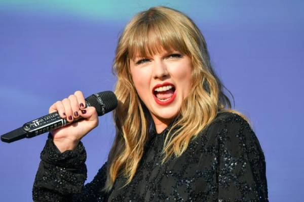 Taylor Swift breaks streaming records with her last album